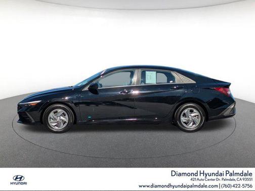 2024 Hyundai ELANTRA SE