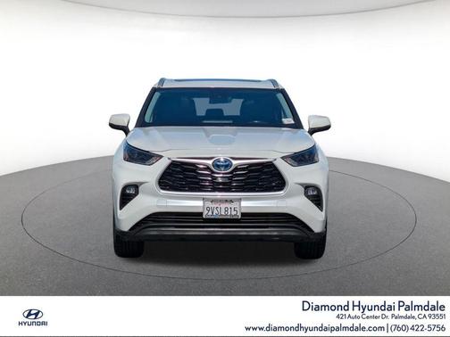 Wind Chill Pearl 2022 Toyota Highlander Hybrid XLE