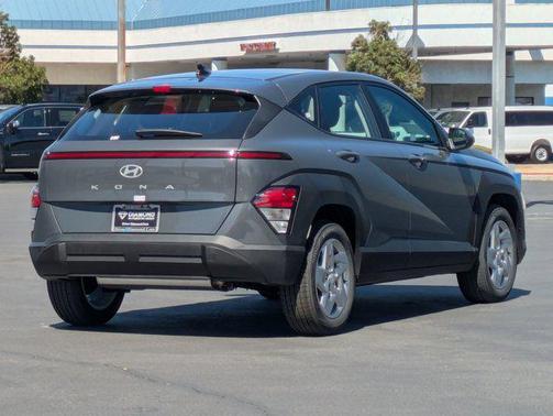 2026 Hyundai KONA SE