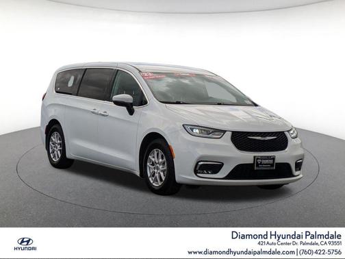 Bright White Clearcoat 2023 Chrysler Pacifica Touring L