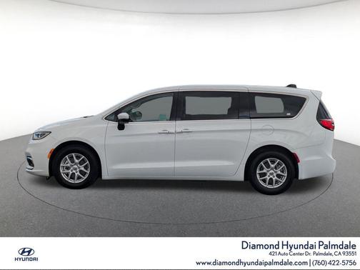 Bright White Clearcoat 2023 Chrysler Pacifica Touring L