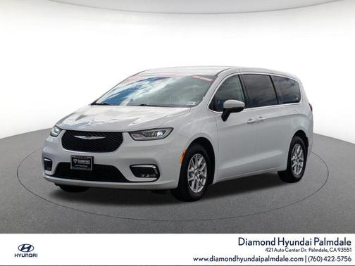 Bright White Clearcoat 2023 Chrysler Pacifica Touring L