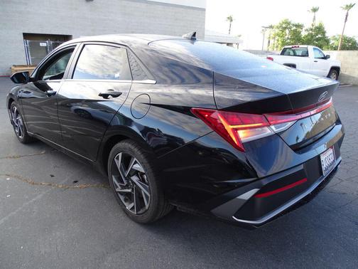 Abyss Black 2024 Hyundai ELANTRA SEL