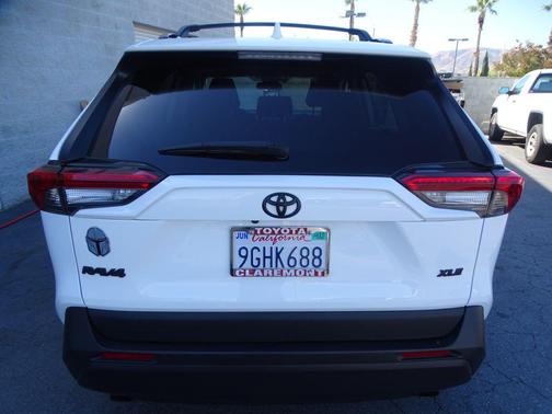 Ice Cap 2023 Toyota RAV4 XLE