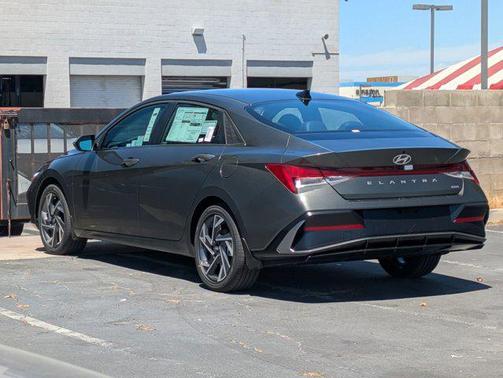2025 Hyundai ELANTRA Limited