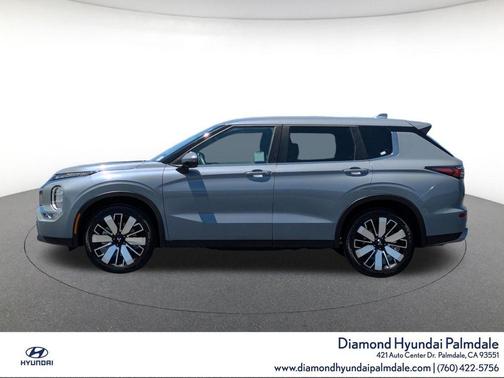 Moonstone Gray Metallic 2025 Mitsubishi Outlander SE 2.5 2WD