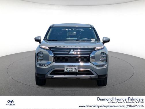 Moonstone Gray Metallic 2025 Mitsubishi Outlander SE 2.5 2WD