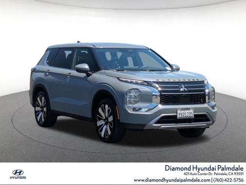 Moonstone Gray Metallic 2025 Mitsubishi Outlander SE 2.5 2WD