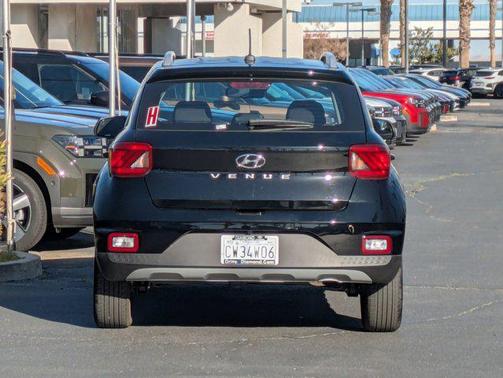 2024 Hyundai VENUE SEL