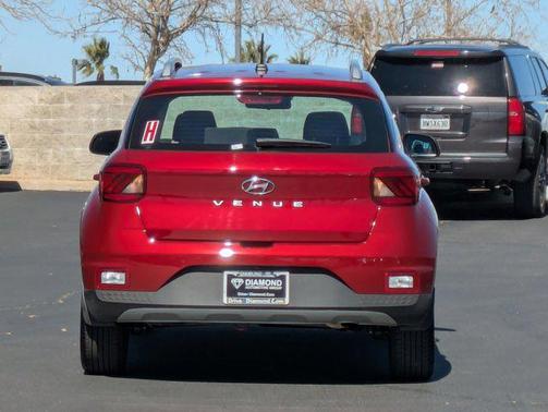 2024 Hyundai VENUE Limited