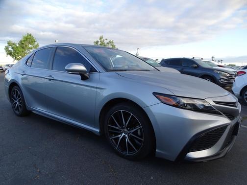 Celestial Silver Metallic 2022 Toyota Camry SE