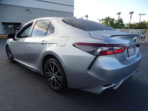 Celestial Silver Metallic 2022 Toyota Camry SE