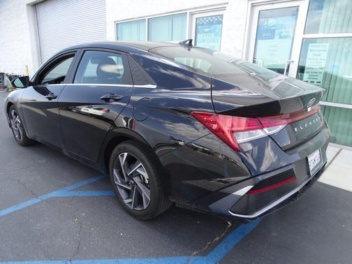 Abyss Black 2025 Hyundai ELANTRA SEL