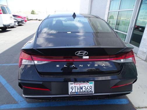 Abyss Black 2025 Hyundai ELANTRA SEL