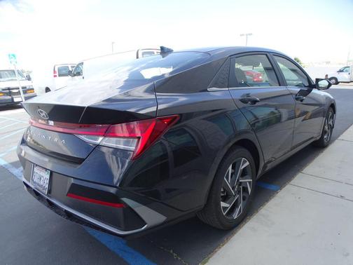 Abyss Black 2025 Hyundai ELANTRA SEL