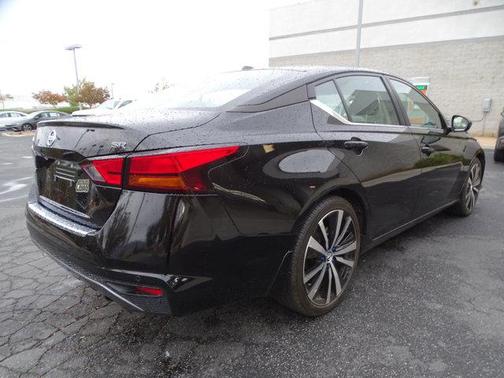 2022 Nissan Altima SR FWD