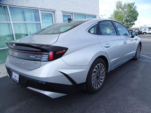 Aero Silver 2025 Hyundai SONATA Hybrid SE