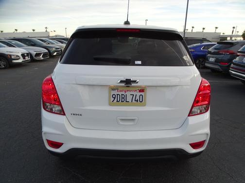 Summit White 2020 Chevrolet Trax LS