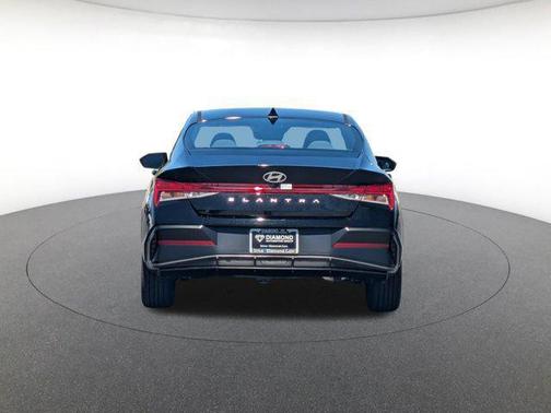 2025 Hyundai ELANTRA SEL