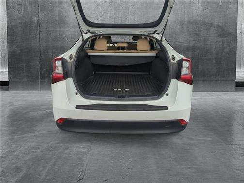 2022 Toyota Prius LE