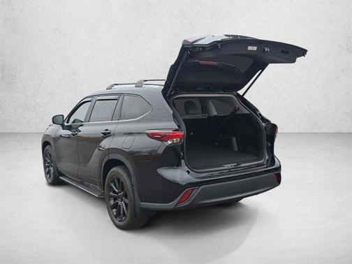 Midnight Black Metallic 2026 Toyota Highlander Hybrid XLE