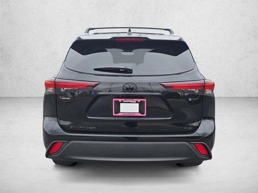 Midnight Black Metallic 2026 Toyota Highlander Hybrid XLE