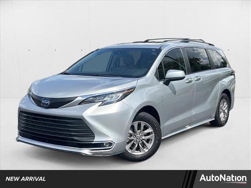 2022 Toyota Sienna XLE 8 Passenger