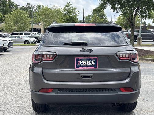 Granite Crystal Metallic Clearcoat 2022 Jeep Compass Latitude