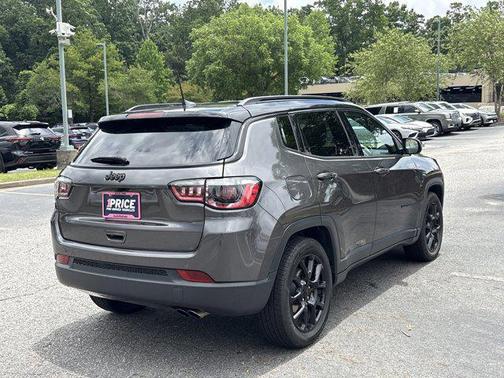 Granite Crystal Metallic Clearcoat 2022 Jeep Compass Latitude