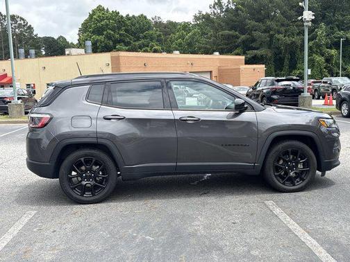 Granite Crystal Metallic Clearcoat 2022 Jeep Compass Latitude