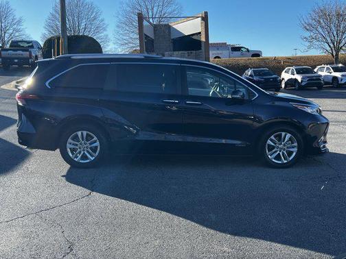 2021 Toyota Sienna Limited 7-Passenger