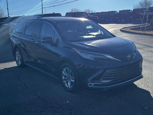 2021 Toyota Sienna Limited 7-Passenger