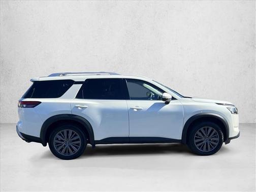 2022 Nissan Pathfinder SL 2WD
