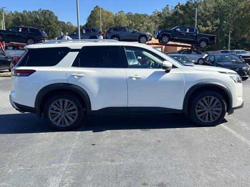 2022 Nissan Pathfinder SL 2WD
