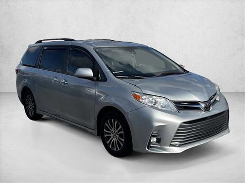 2019 Toyota Sienna XLE