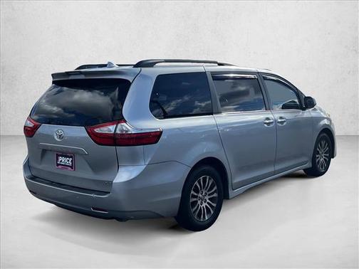 2019 Toyota Sienna XLE