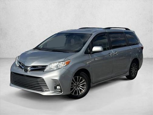 2019 Toyota Sienna XLE