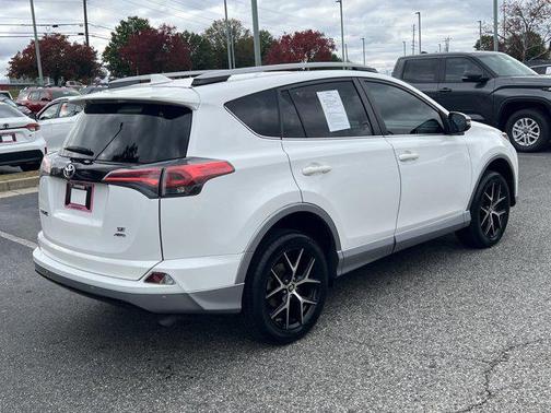 2017 Toyota RAV4 SE
