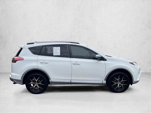 2017 Toyota RAV4 SE