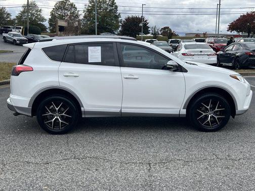 2017 Toyota RAV4 SE