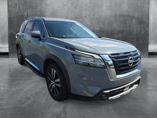 2023 Nissan Pathfinder Platinum FWD
