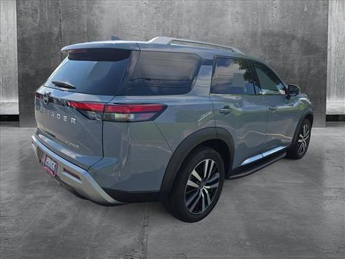 2023 Nissan Pathfinder Platinum FWD