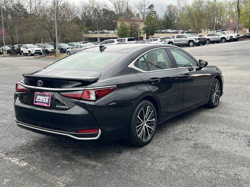 2023 Lexus ES 300h Base