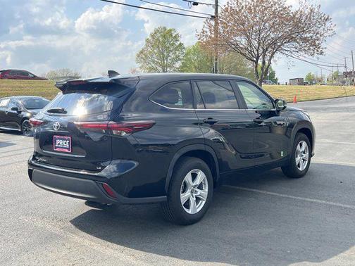 Midnight Black Metallic 2025 Toyota Highlander LE