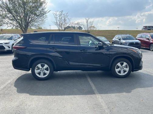 Midnight Black Metallic 2025 Toyota Highlander LE