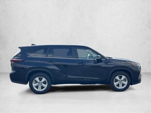 Midnight Black Metallic 2025 Toyota Highlander LE
