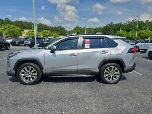 2025 Toyota RAV4 XLE Premium