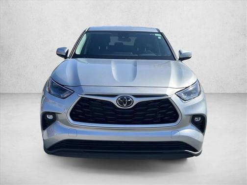 Celestial Silver Metallic 2025 Toyota Highlander LE