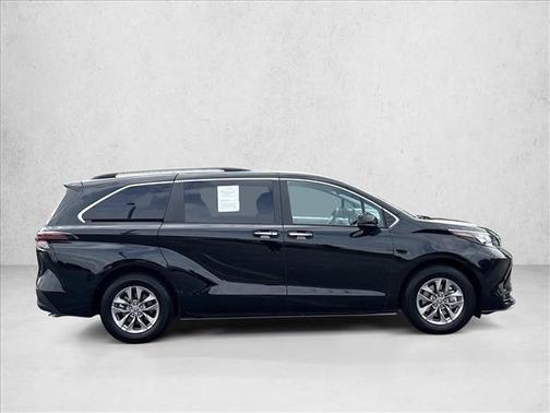 Midnight Black Metallic 2026 Toyota Sienna XLE