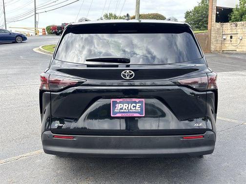Midnight Black Metallic 2026 Toyota Sienna XLE